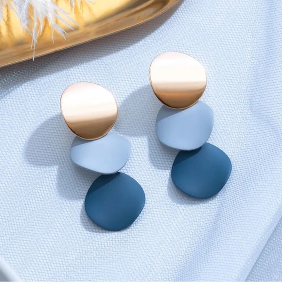 NWT Silk Blue Long Tassel Earrings Goldtone - Picture 3 of 4